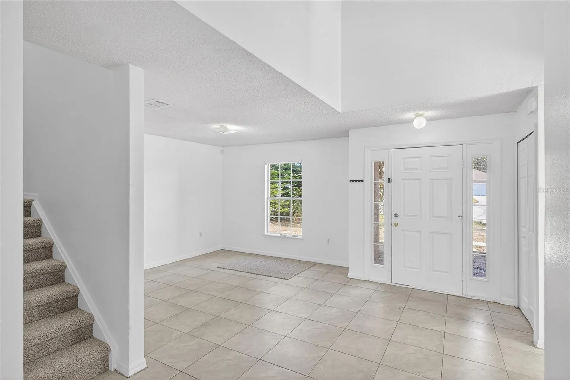 1906 Lakeview Lane Kissimmee FL 34759