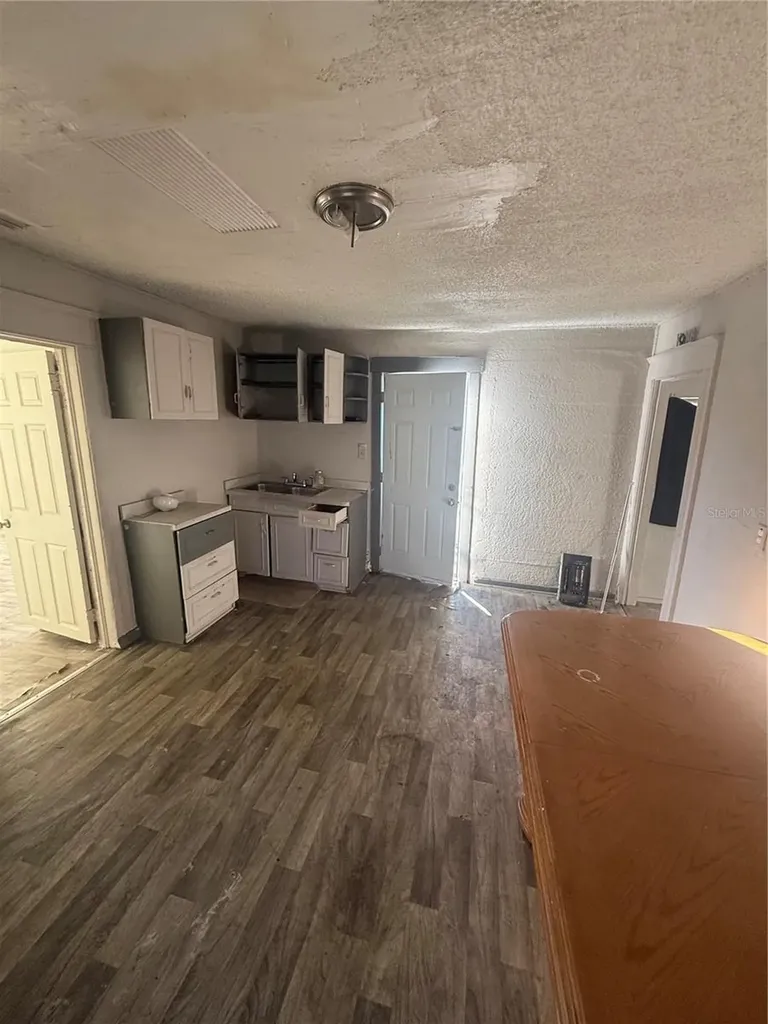 1015 E Columbus Drive Tampa FL 33605