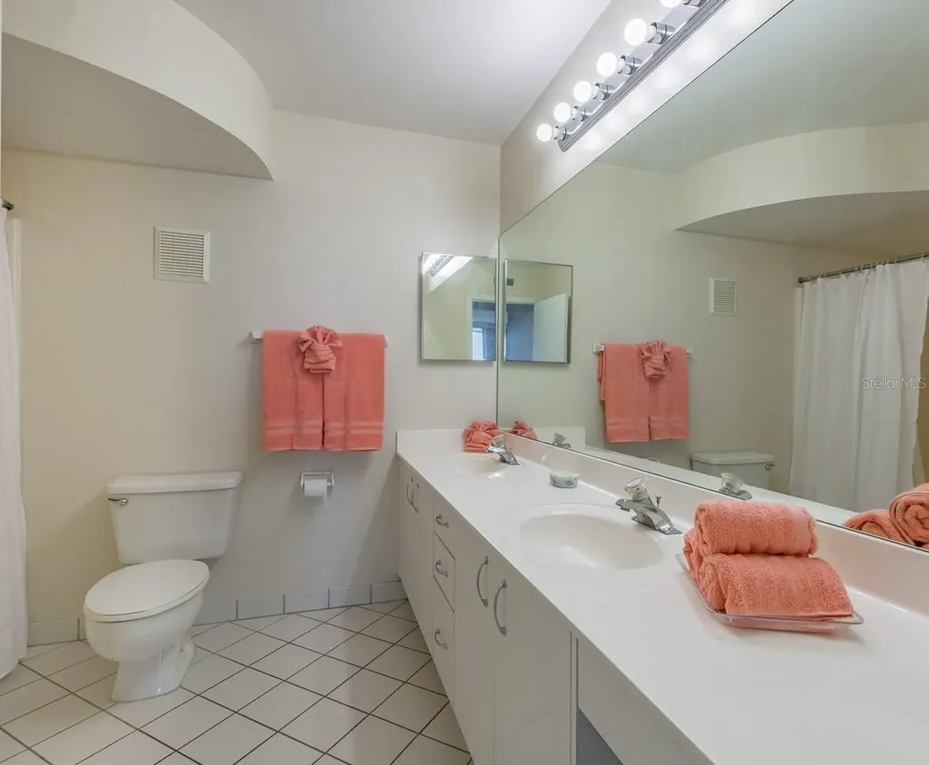 6085 Bahia Del Mar Circle St Petersburg FL 33715