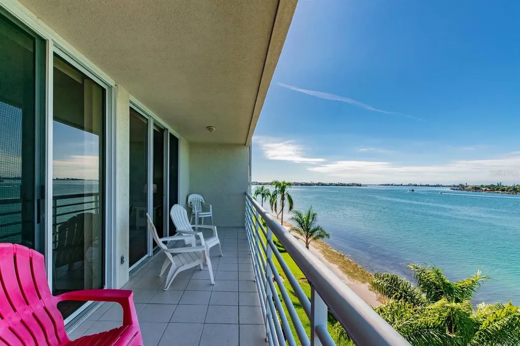 6085 Bahia Del Mar Circle St Petersburg FL 33715