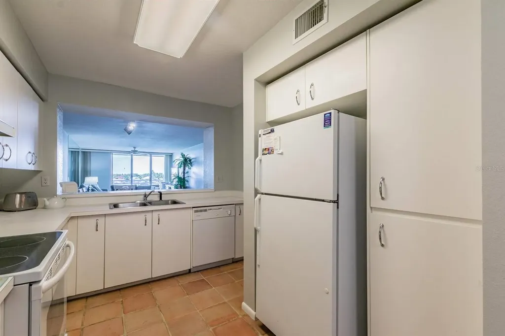 6085 Bahia Del Mar Circle St Petersburg FL 33715