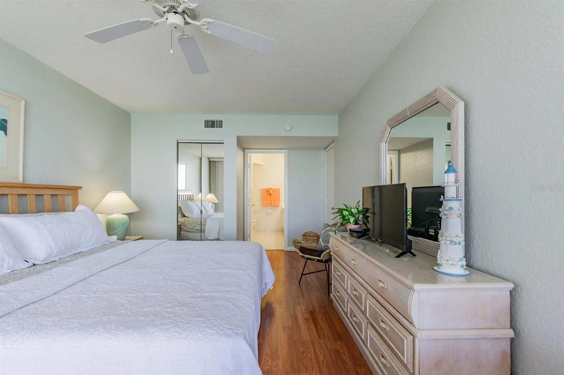 6085 Bahia Del Mar Circle St Petersburg FL 33715
