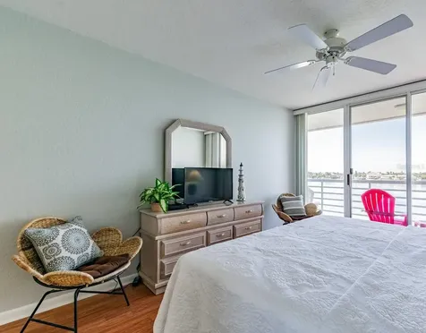 6085 Bahia Del Mar Circle St Petersburg FL 33715