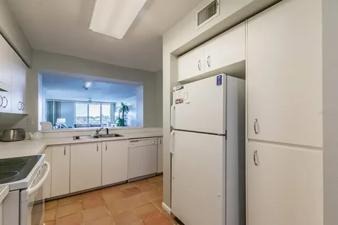 6085 Bahia Del Mar Circle St Petersburg FL 33715