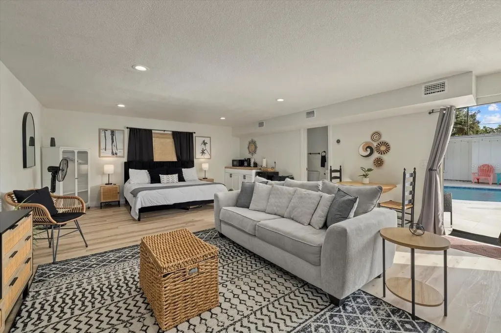 2069 Bougainvillea Street Sarasota FL 34239