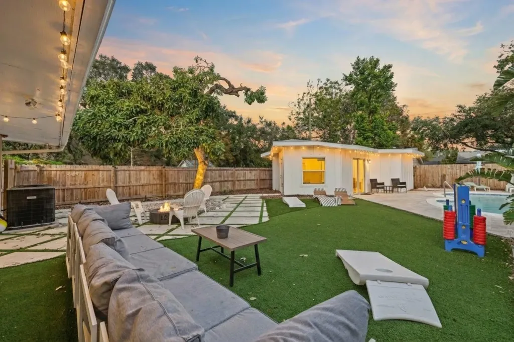 2069 Bougainvillea Street Sarasota FL 34239
