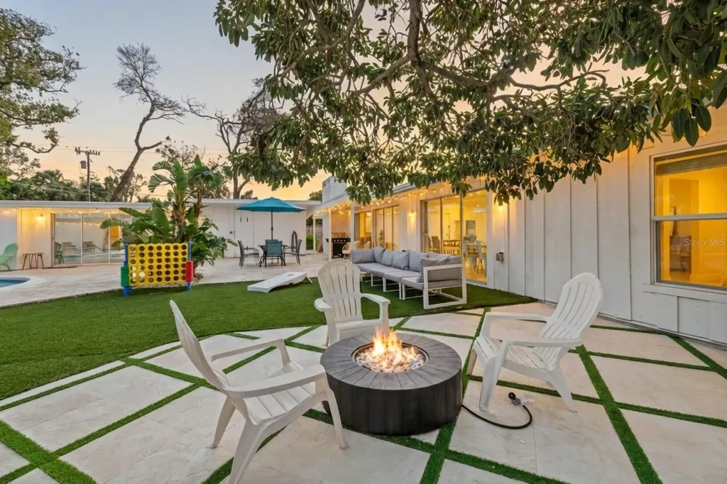 2069 Bougainvillea Street Sarasota FL 34239