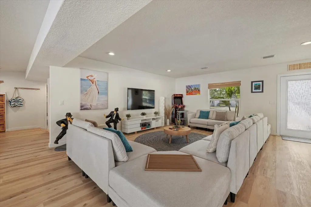 2069 Bougainvillea Street Sarasota FL 34239