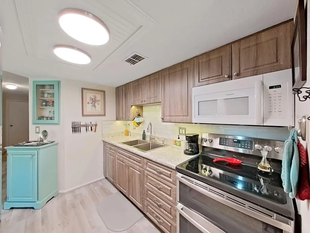 129 Camphor Circle Oldsmar FL 34677