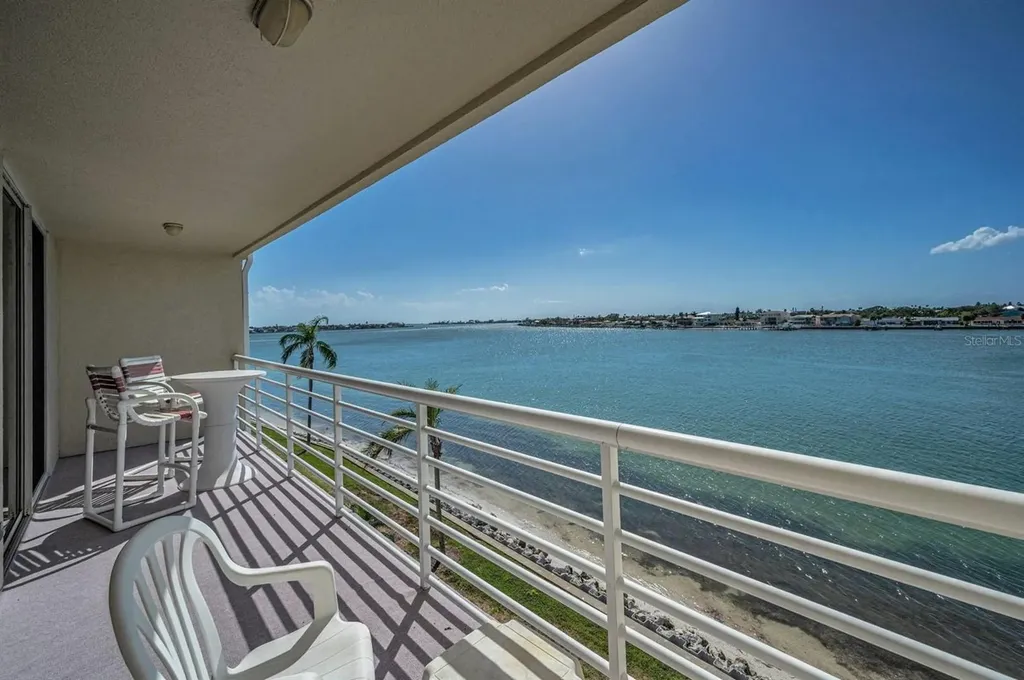 6085 Bahia Del Mar Circle St Petersburg FL 33715