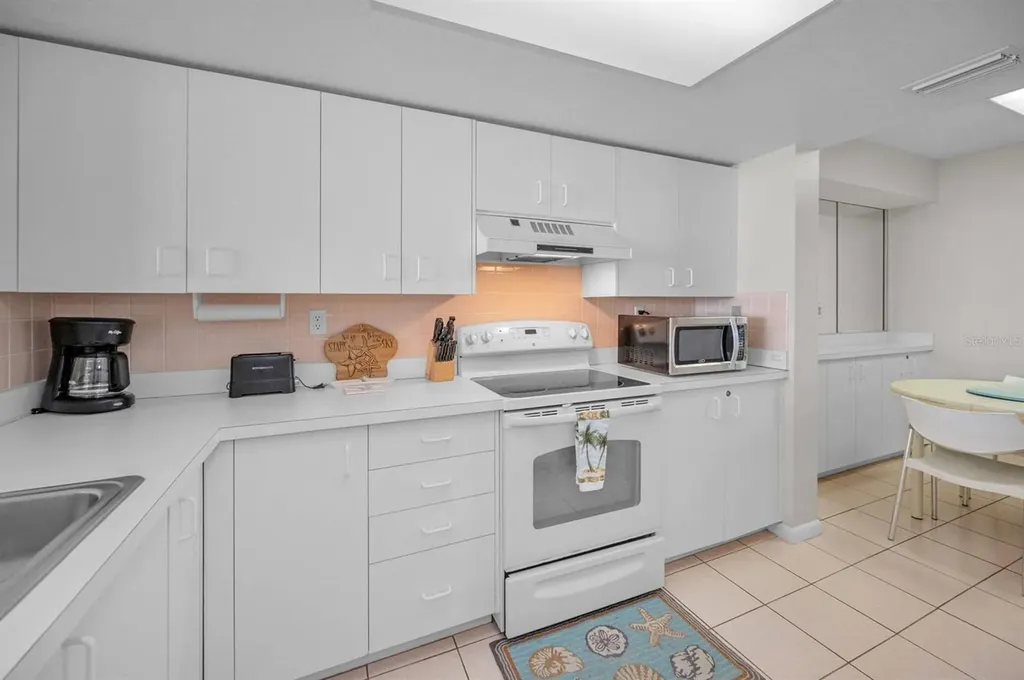 6085 Bahia Del Mar Circle St Petersburg FL 33715