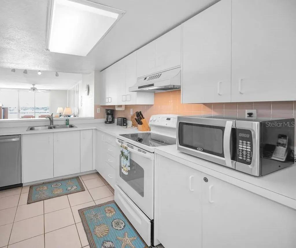 6085 Bahia Del Mar Circle St Petersburg FL 33715