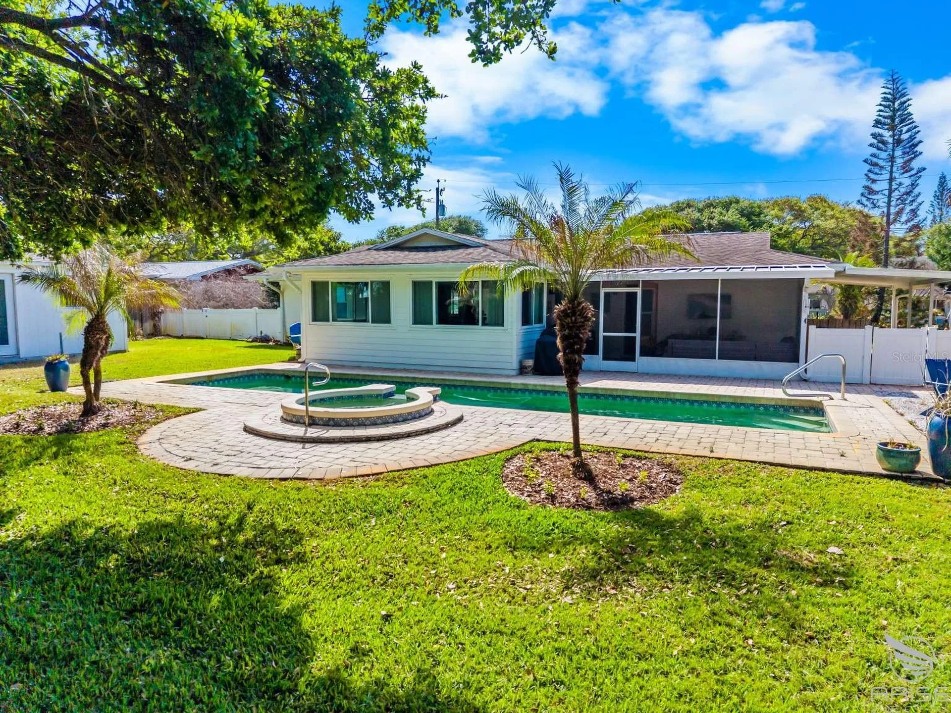 812 E 13th Avenue New Smyrna Beach FL 32169