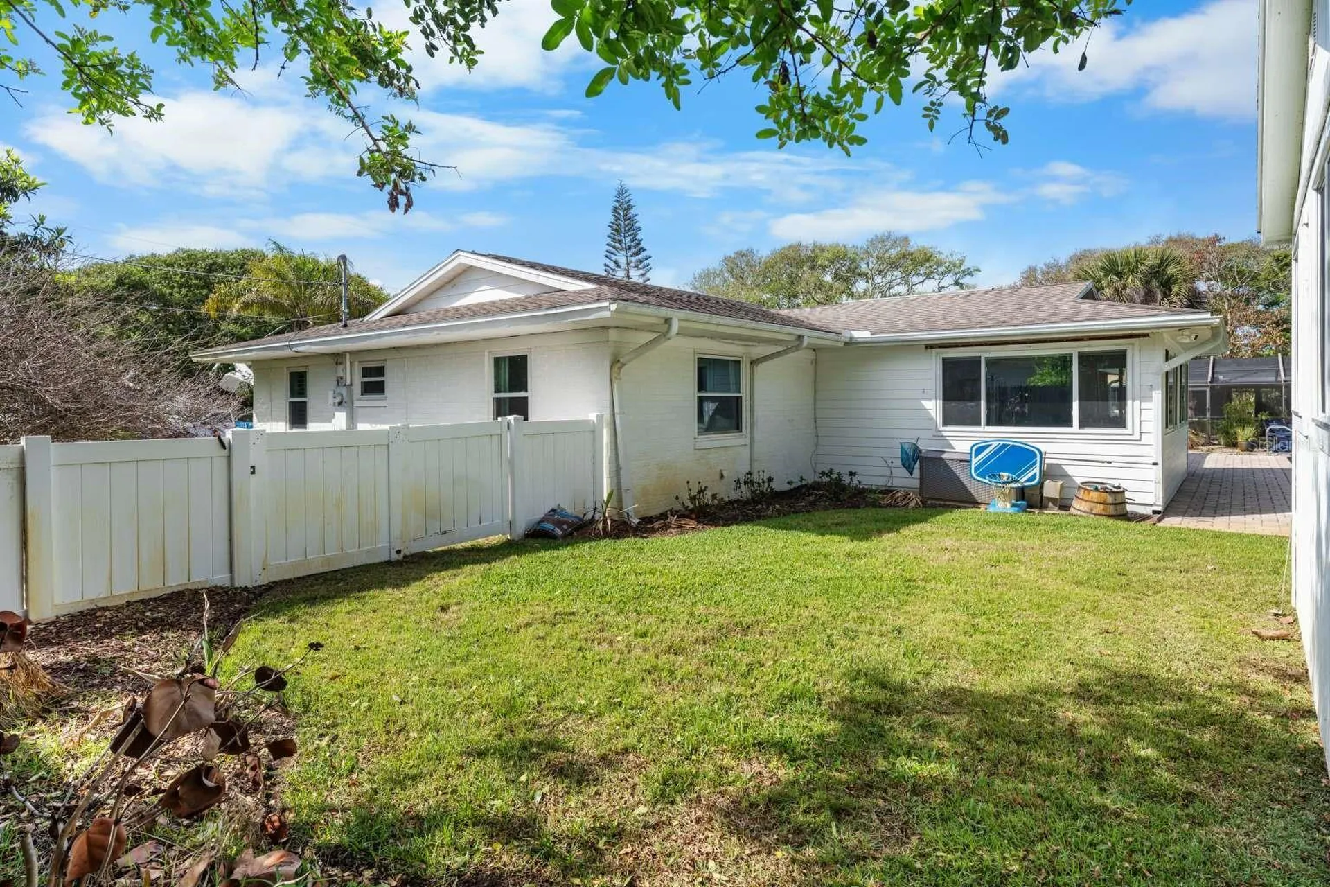812 E 13th Avenue New Smyrna Beach FL 32169