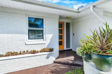 812 E 13th Avenue New Smyrna Beach FL 32169
