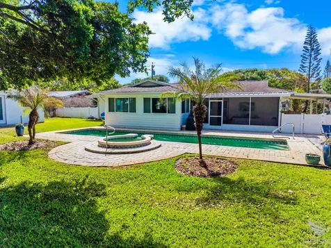 812 E 13th Avenue New Smyrna Beach FL 32169