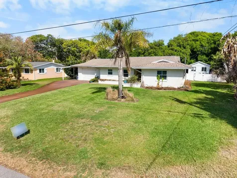 812 E 13th Avenue New Smyrna Beach FL 32169