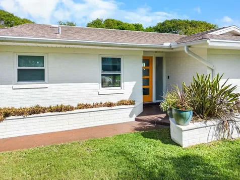 812 E 13th Avenue New Smyrna Beach FL 32169