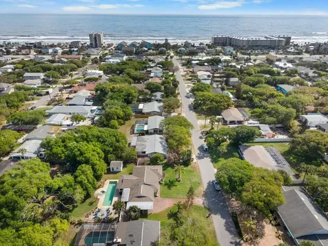 812 E 13th Avenue New Smyrna Beach FL 32169