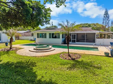 812 E 13th Avenue New Smyrna Beach FL 32169