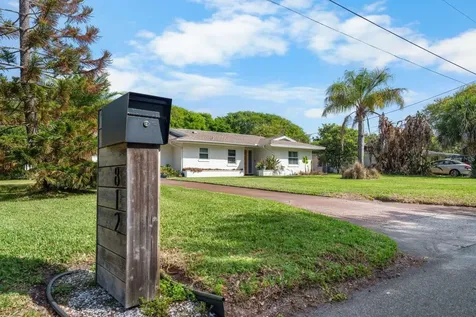 812 E 13th Avenue New Smyrna Beach FL 32169