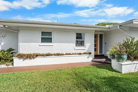 812 E 13th Avenue New Smyrna Beach FL 32169