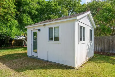 812 E 13th Avenue New Smyrna Beach FL 32169