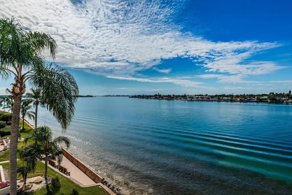 6083 Bahia Del Mar Circle St Petersburg FL 33715