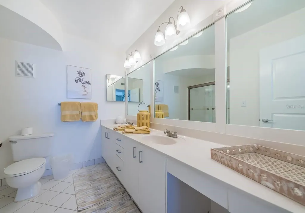 6083 Bahia Del Mar Circle St Petersburg FL 33715