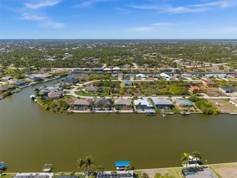 8242 Tracy Circle Port Charlotte FL 33981