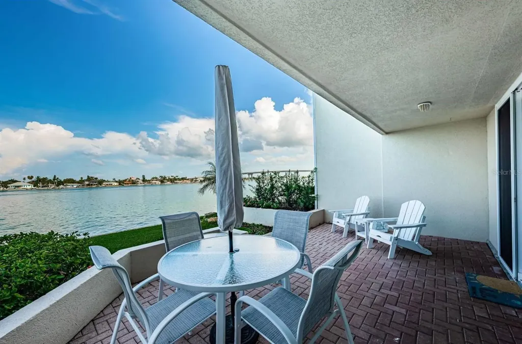 6083 Bahia Del Mar Circle St Petersburg FL 33715