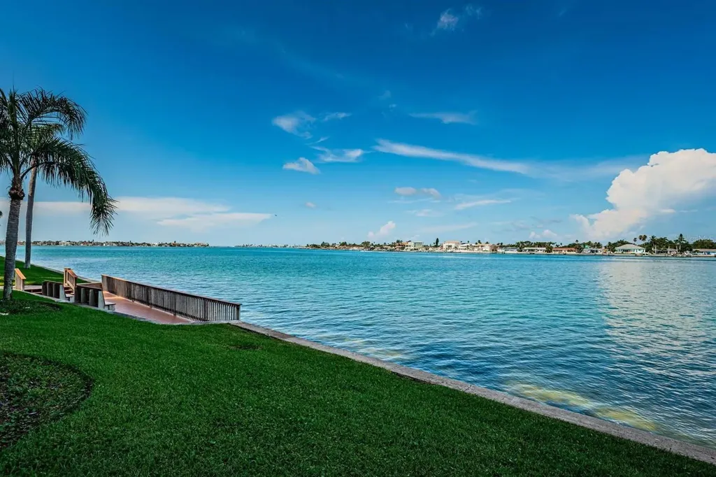 6083 Bahia Del Mar Circle St Petersburg FL 33715