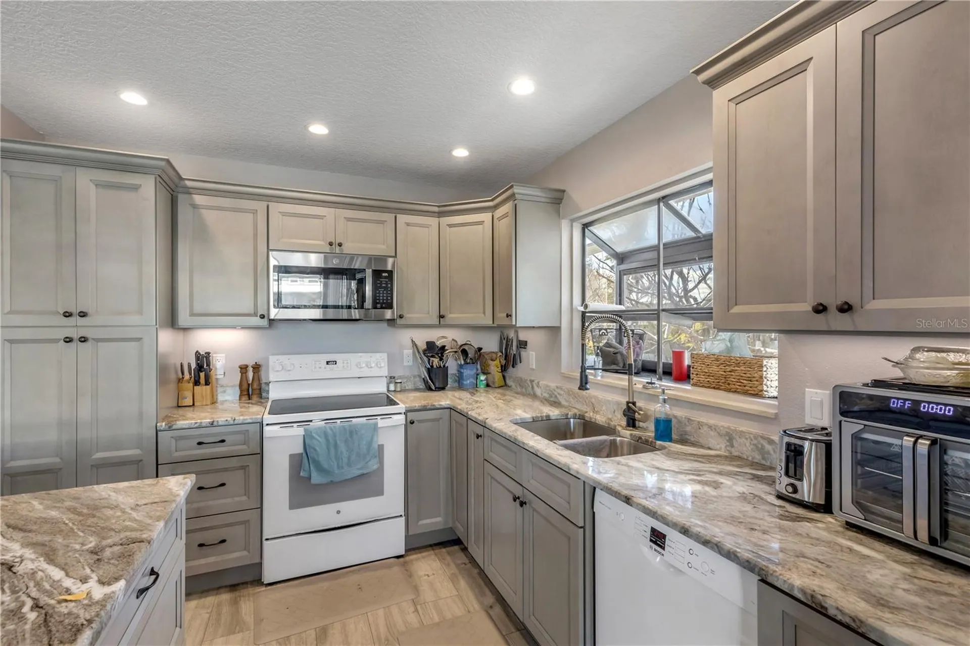 831 E 21st Avenue New Smyrna Beach FL 32169