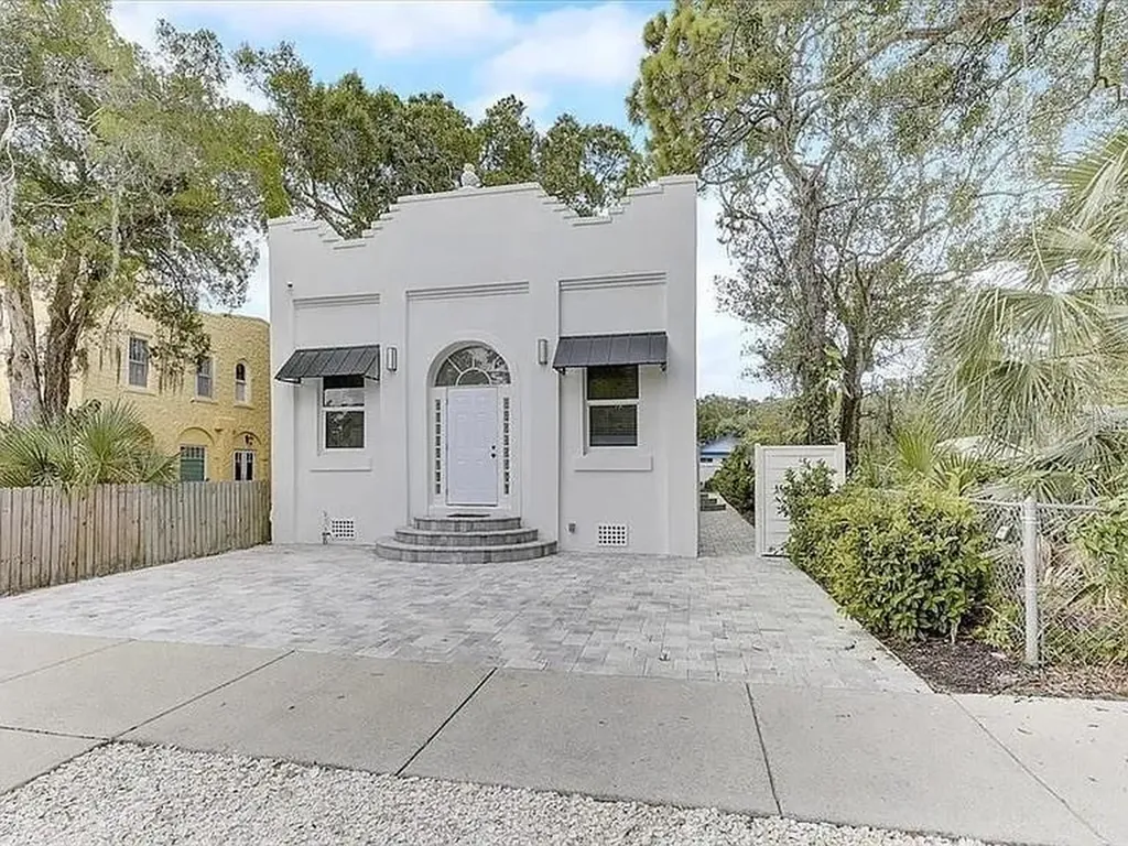 1862 6th Street Sarasota FL 34236