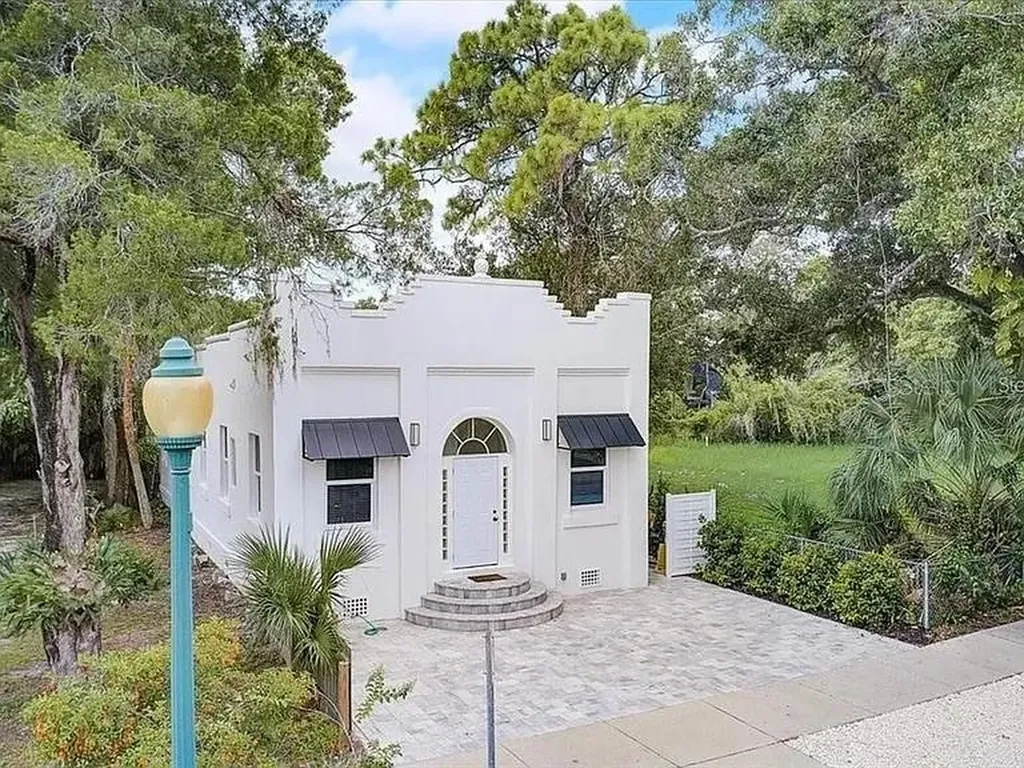 1862 6th Street Sarasota FL 34236