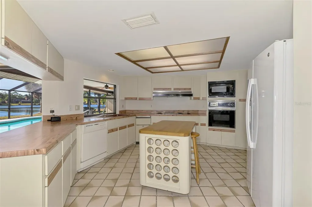 5028 Willow Leaf Way Sarasota FL 34241