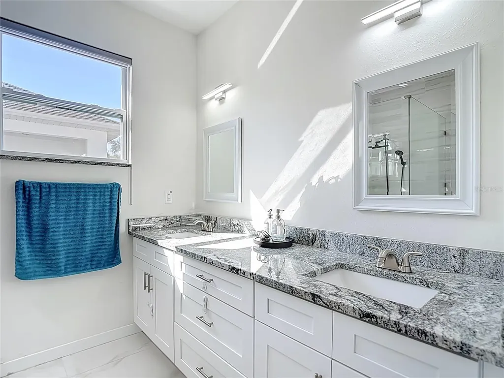1747 S Oak Street Seffner FL 33584