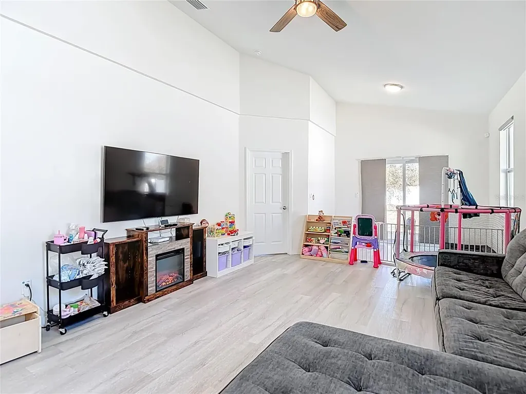 1747 S Oak Street Seffner FL 33584