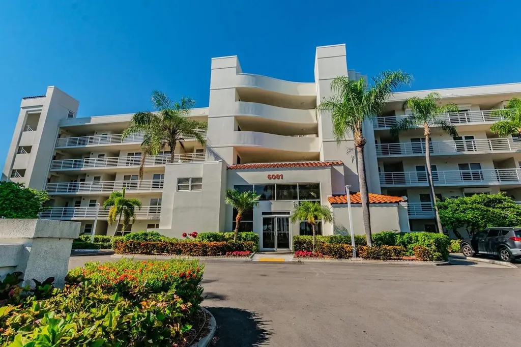 6081 Bahia Del Mar Circle St Petersburg FL 33715
