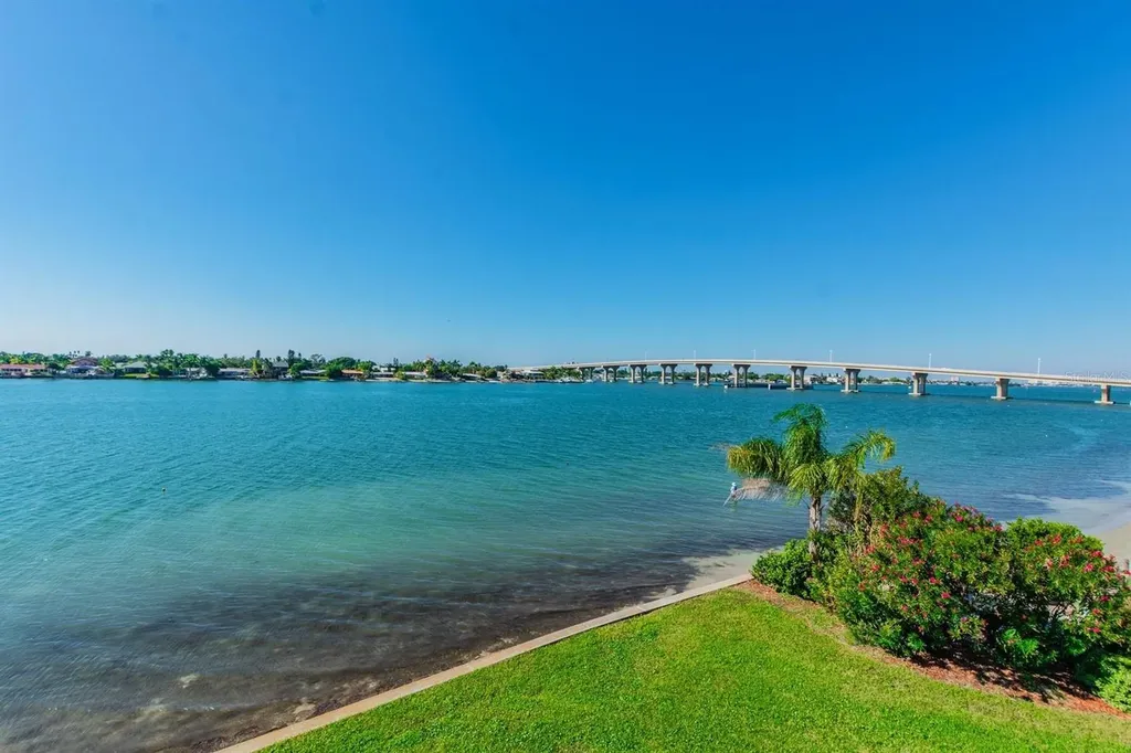 6081 Bahia Del Mar Circle St Petersburg FL 33715