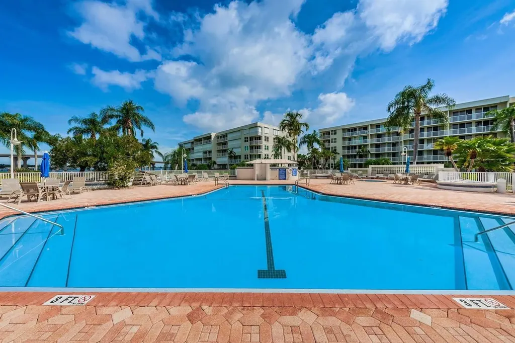 6081 Bahia Del Mar Circle St Petersburg FL 33715