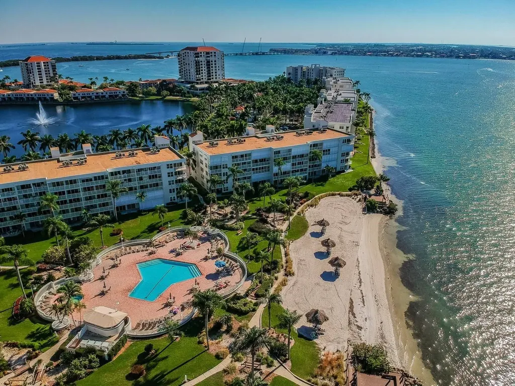 6061 Bahia Del Mar Circle St Petersburg FL 33715