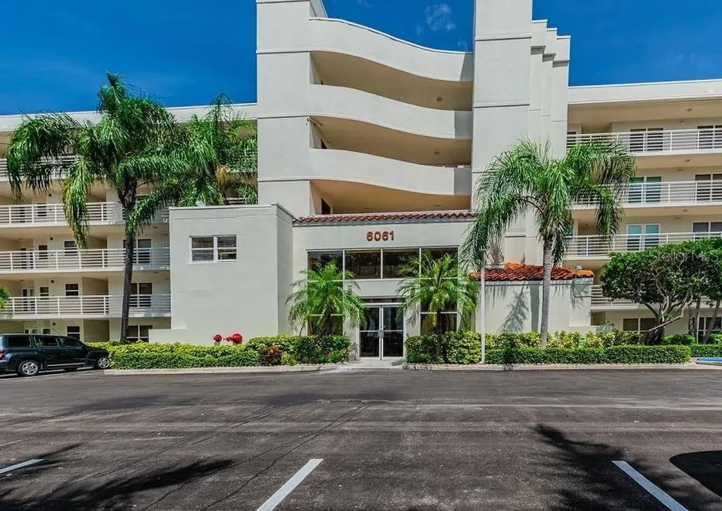 6061 Bahia Del Mar Circle St Petersburg FL 33715