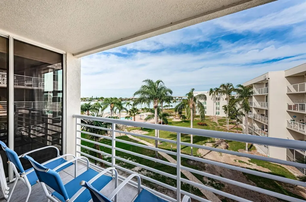 6061 Bahia Del Mar Circle St Petersburg FL 33715