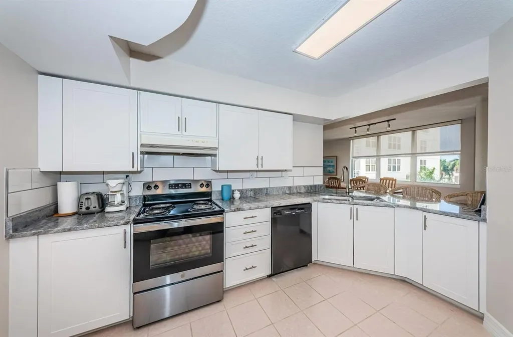6061 Bahia Del Mar Circle St Petersburg FL 33715