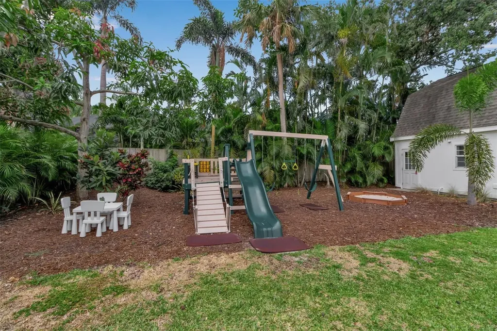 1642 Arlington Street Sarasota FL 34239