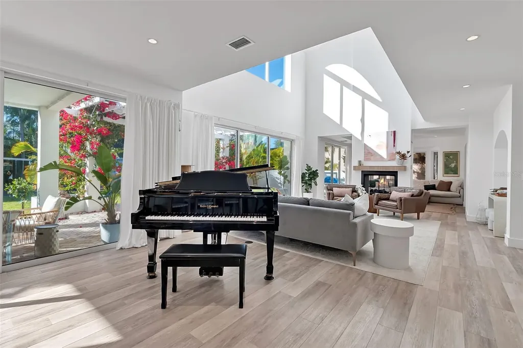 1642 Arlington Street Sarasota FL 34239