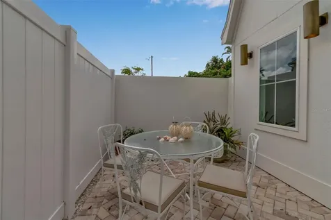 1642 Arlington Street Sarasota FL 34239