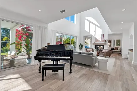 1642 Arlington Street Sarasota FL 34239