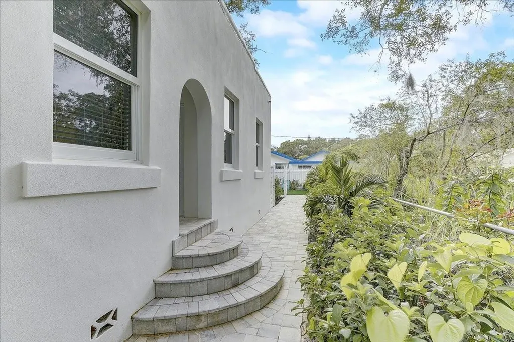 1862 6th Street Sarasota FL 34236